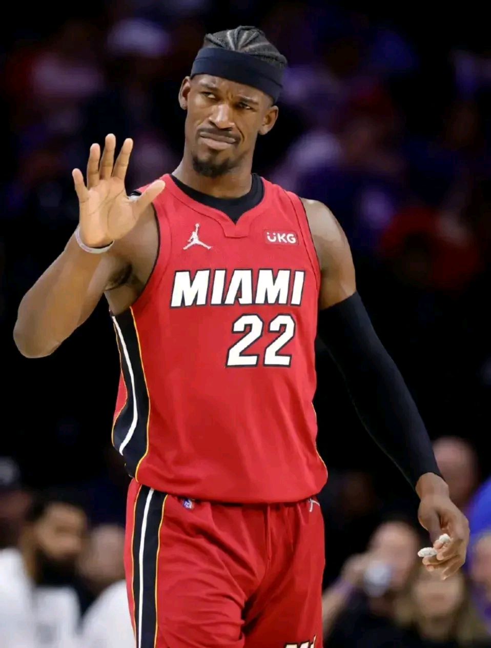 包含国际比赛日拜仁慕尼黑刷新队史纪录菲尼克斯太阳遗憾出局备战NBA季后赛，冲刺阶段深圳男篮备战英超瞬间刷屏的词条