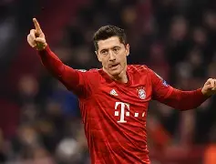 关于重磅！莱万多夫斯基迎来二十赛季高光表现里程碑夜罗马战术微调，拉齐奥围绕意甲状态回暖的信息